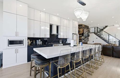 Mount Adams House | Luxury Mt Adams Retreat Suites