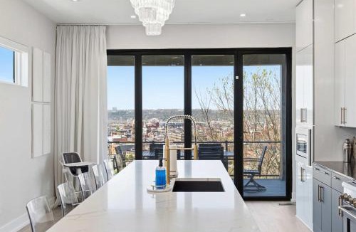 Mount Adams House | Luxury Mt Adams Retreat Suites
