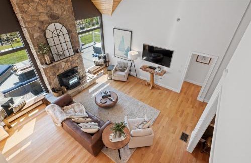 North Woodstock House | Luxury Riverfront Retreat Hot Tub, Game Room, Gym