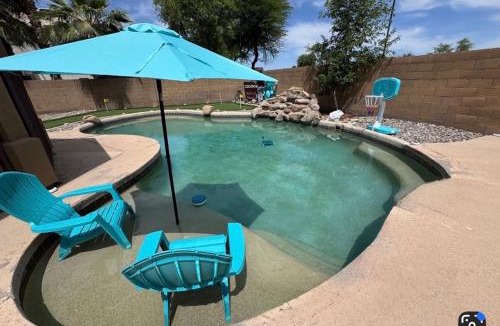 Windmill Ranch House | Luxury Room - Queen Bed, Pool & Fast Wi-Fi!