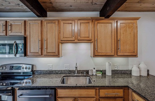 West Hartford Condo | Luxury Snow Village Ski-In/Out, Golf & Club Access