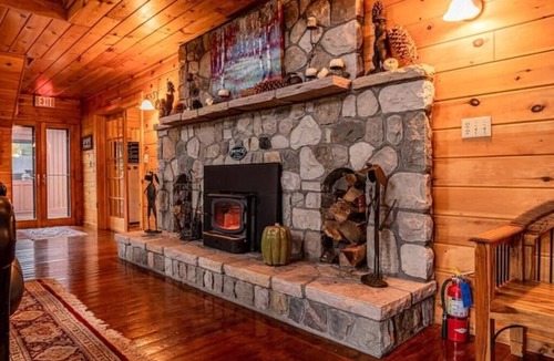 Point Au Roche Cabin | Luxury Suite in Famous Lodge - Jacuzzi + Lake Champlain