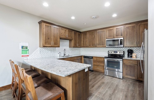 Crosslake Condo | Luxury Townhome|Heart of Crosslake|Beach and Pool
