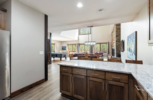 Crosslake Condo | Luxury Townhome|Heart of Crosslake|Beach and Pool