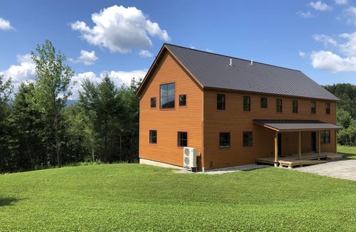 Waterbury Condo | Luxury Treetop Vacation Home in Waterbury Center
