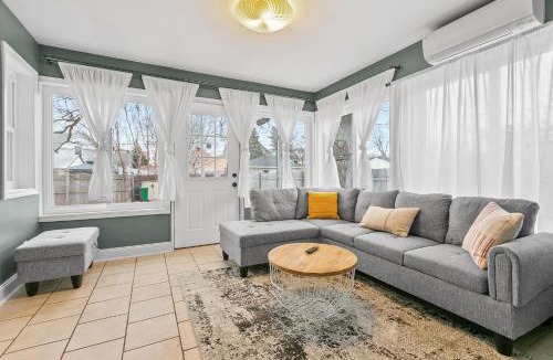 Powderhorn House | Lyndale Pleasant Getaway