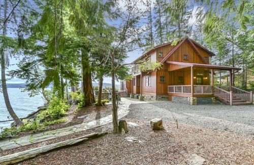 Brinnon House | Madrona Waterfront Splendor!