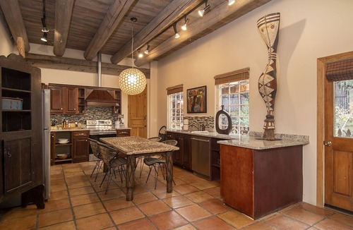 Hyde Park Estates House | Magical shangra la directly across from 10,000 Waves and close to the ski resort