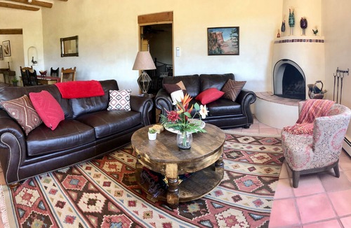 Northeast Santa Fe House | Magnificent 360 mtn VIEWS, classy interior, & WALK TO PLAZA