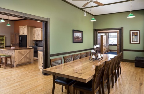 Viroqua Condo | Main Street Lodge