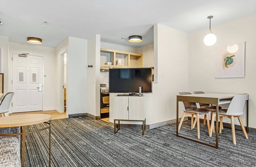 Mobile Hotel | MainStay Suites