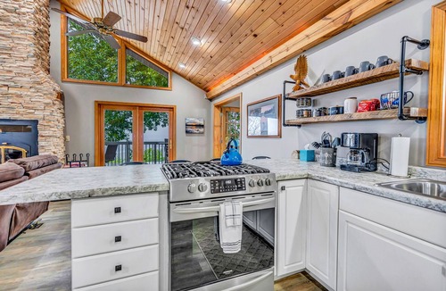De Soto House | Majestic View Sleeps 8-HOT TUB