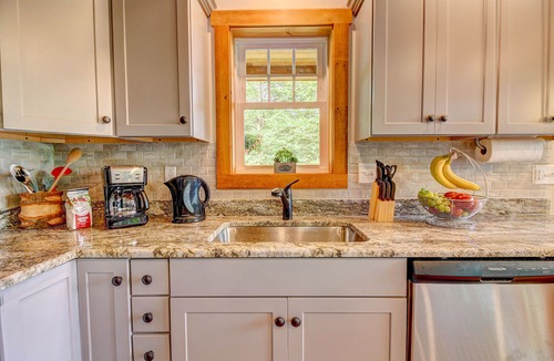Sunderland House | Manchester, Mt Equinox Views, Hot Tub, Horse-show,golf,skiing,hiking,fishing