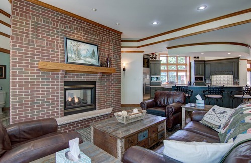 Tainter Lake House | Mansion on Lake Tainter. Sleeps 20-28 guests. Jacuzzi tub,private en-suite rooms