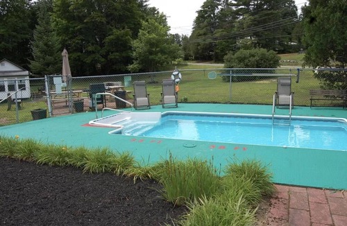 Schroon Lake Hotel | Maple Leaf Lodge- Suite MS 1