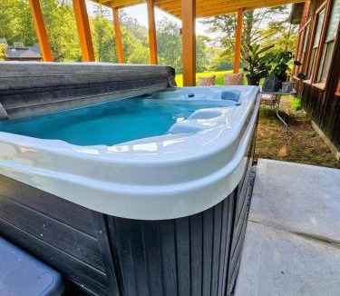 Hancock Ski Chalet | MapleVilla