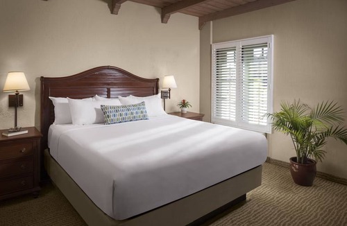 Central Mission Beach Hostel | Marina Suite King, Bahia Resort Hotel, Pool, Spa, Overlooking Mission Bay