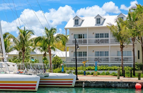 Historic Seaport Hotel | Marker Key West Harbor, Classic Queen Room, 3 Swimming Pools & Pet-friendly