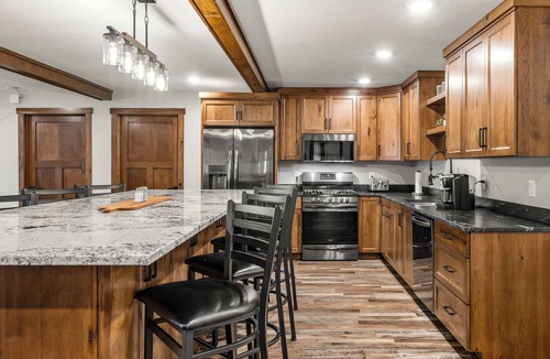 Birchwood Cabin | Massive 13BR Lodge Near Trails & Lakes – Built for Big Groups