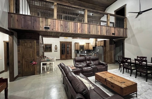 Heber Springs Cabin | Massive cabin on the Little Red River in Heber Springs - 5 bedrooms.