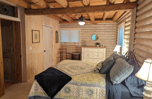 Pinion Ridge Estates Cabin | Mema's Cozy Cabin in the Sandia Mountains