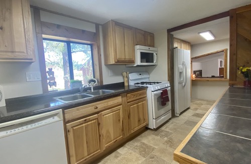 Larkspur House | Mid-terms rental or Family Friendly Getaway