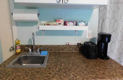 Clearwater Apartment | Midterm Room by Safety Harbor w/Private Bath & Entry