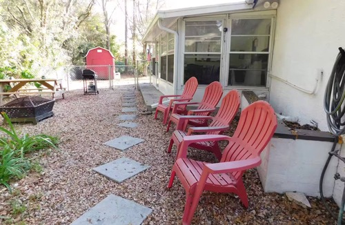 Clearwater Apartment | Midterm Room by Safety Harbor w/Private Bath & Entry