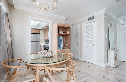 Venice Condo | Million Dollar Views! Venice Island | Gulf Views | Steps to Beach | Heated Pool, End Unit