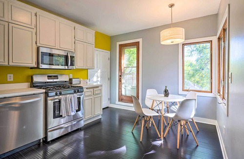 Northeast Minneapolis Arts District House | Minneapolis Townhome w/Loft < 3 Mi to Dtwn!