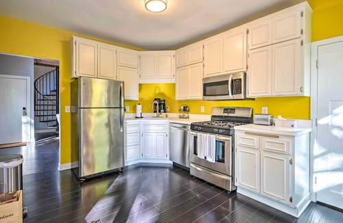 Northeast Minneapolis Arts District House | Minneapolis Townhome w/Loft < 3 Mi to Dtwn!
