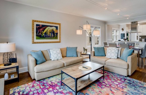 Powderhorn House | MINNESTAY* Jewel of Standish ★ Backyard Sauna ★ Steam Shower ★ Work From Home