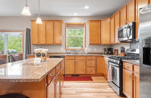 Mahtomedi House | MINNeSTAY* Just Ducky | *Host Christmas*