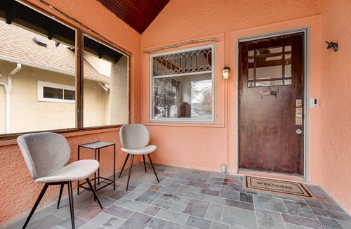Kingfield House | MINNeSTAY* Lyndale Bungalow | Lakes | Downtown