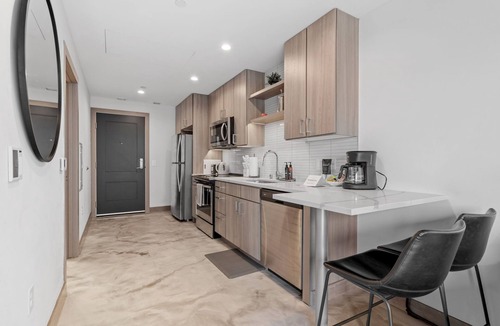 Warehouse District Apartment | MINNeSTAY* Sable 203 | Target Field | Valentine's