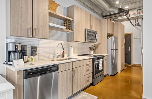 Warehouse District Apartment | MINNeSTAY* Sable 204 | Target Field |