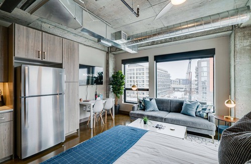 Warehouse District Apartment | MINNeSTAY* Sable 401 Studio | Target Field