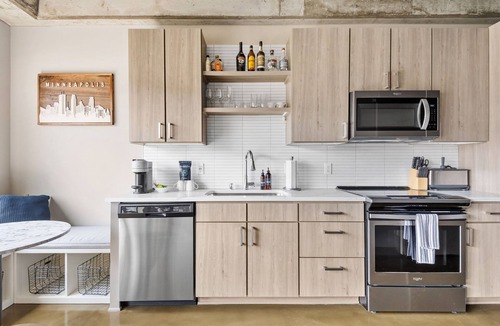 Warehouse District Apartment | MINNeSTAY* Sable 504 | Target Field | North Loop