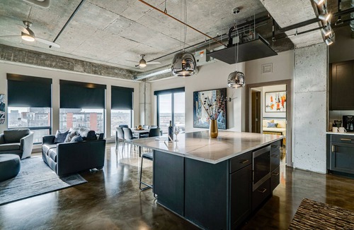 Warehouse District Apartment | MINNeSTAY* Sable 901 Penthouse