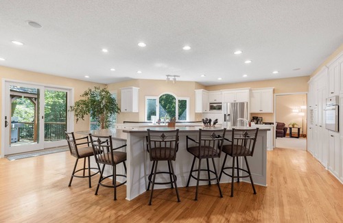 Eden Prairie House | MINNeSTAY* Serenity on the Creek