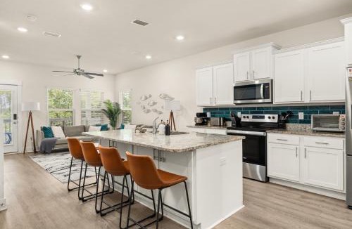 Ono Island House | Mins to the Beach/King Beds/Arcade-Snowbird Deals!