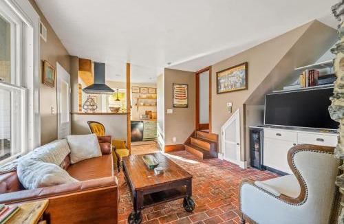 Bolivar House | Minutes to Downtown Harpers Ferry Hot Tub