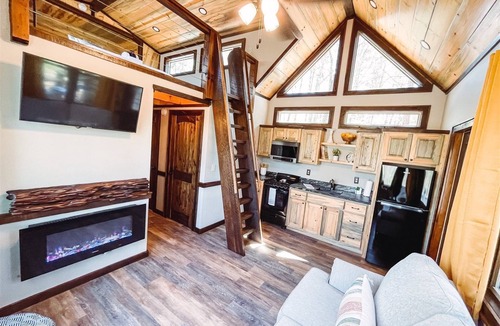 Morganton Cabin | Misty Mountain Treehouse- Blue Ridge GA