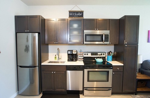 Powderhorn Apartment | Modern 1 BR, Free Parking, Fast Wi-Fi, W/D, Desk