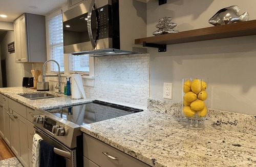 Manitowoc House | Modern 2 Bedroom Rental House, Close to Lake Michigan