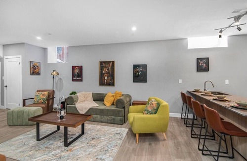 Hamilton Condo | Modern 2BR Suite|Private Parking |Near DownTown