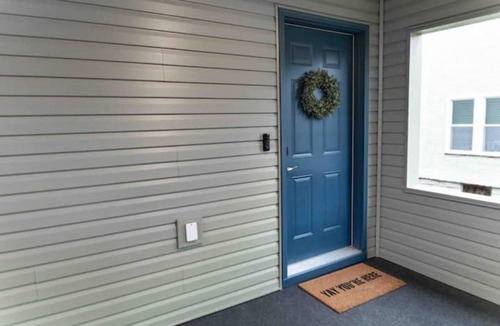 Appleton House | Modern 4BR 3BA steps from downtown