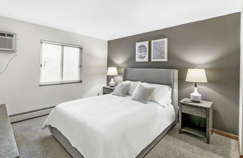 North Oaks Apartment | Modern Apartment in Prime Location (ID1017X869)