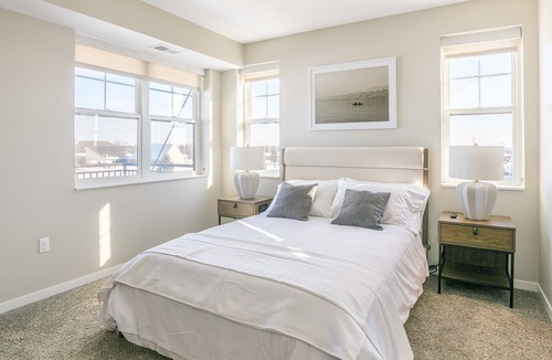 Woodbury Apartment | Modern Apartment in Prime Location (ID7378X68)