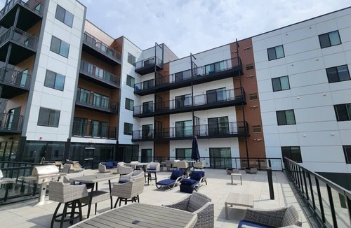 Kutzky Park Apartment | Modern Apartment Near Mayo Clinic – Free Parking!